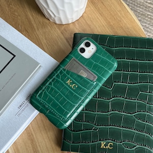 Monogrammierte Kroko-Leder-Handyhülle mit Kartenhalter, individuelle iPhone-Hülle mit Initialen, individuelle iPhone 15 14 13 12 11 7 8 XR-Hülle geprägt