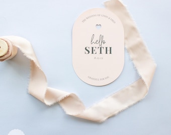 Elegant Personalized Wedding Place Cards: Modern Name Card