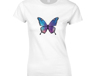 Camiseta clásica de cuello redondo para mujer con diseño de mariposas / Gildan® 64000L