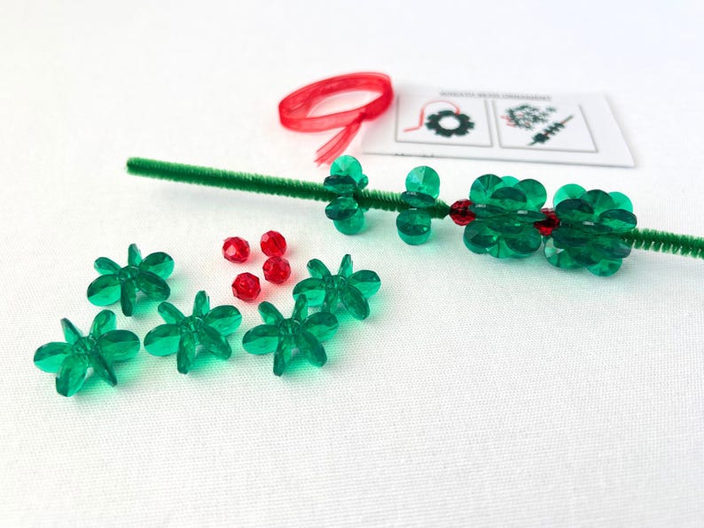 Christmas DIY ornament wreath Christmas craft kids bead wreath ornament Christmas craft kids holiday gift for teacher or stocking stuffer imagem 3