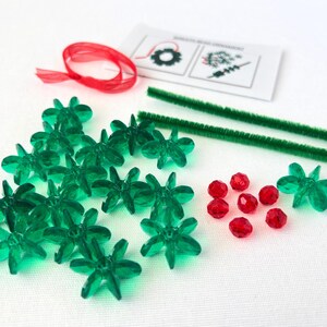 Christmas DIY ornament wreath Christmas craft kids bead wreath ornament Christmas craft kids holiday gift for teacher or stocking stuffer imagem 2