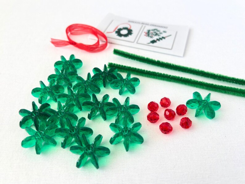 Christmas DIY ornament wreath Christmas craft kids bead wreath ornament Christmas craft kids holiday gift for teacher or stocking stuffer imagem 2