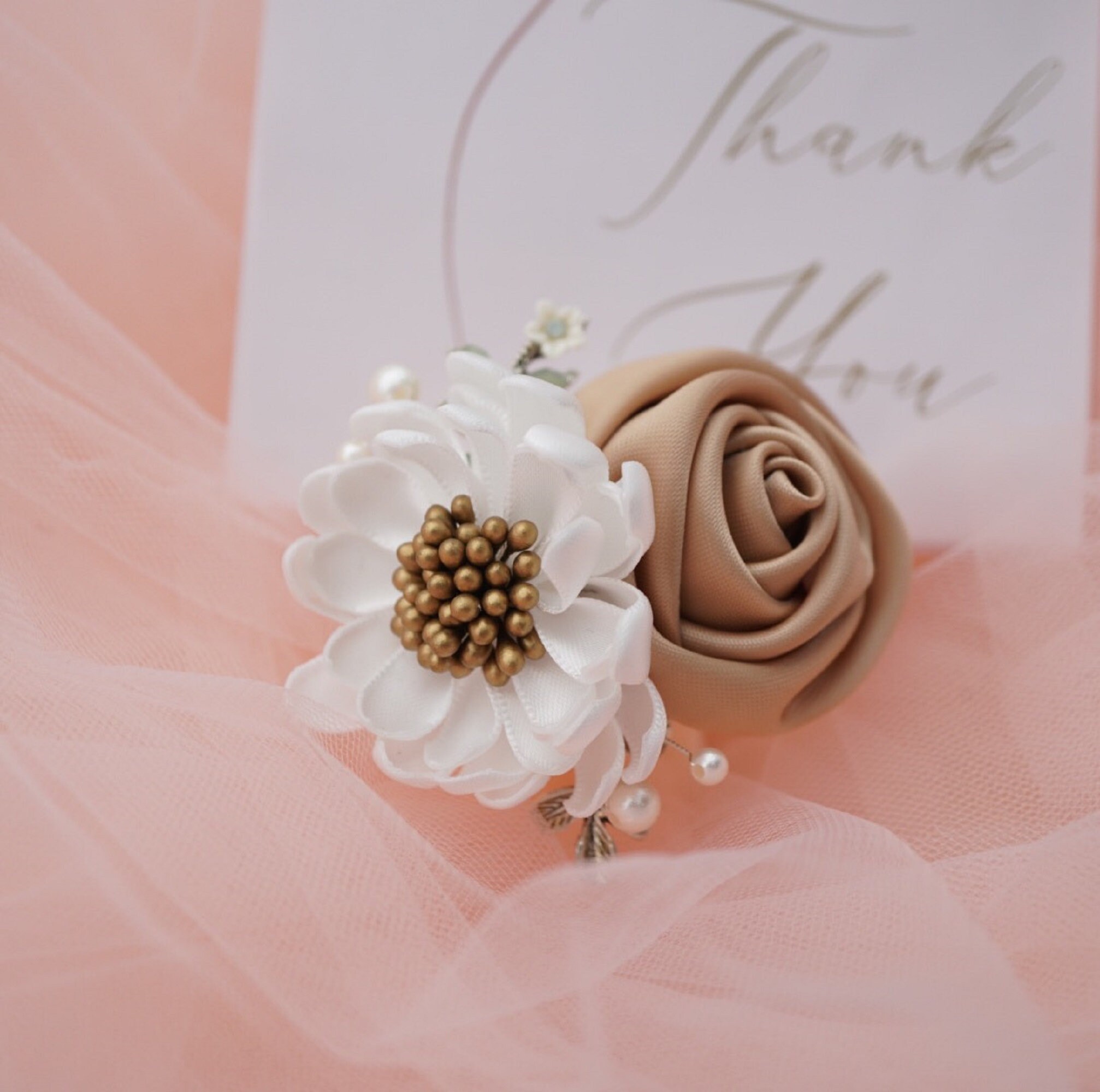 BROWN and White FLOWER BROOCH, Tiny Crochet Flowers Art Deco Fabric Brooch, Handmade Jewelry Best Friend Gift Flower Enamel Pearl Brooch