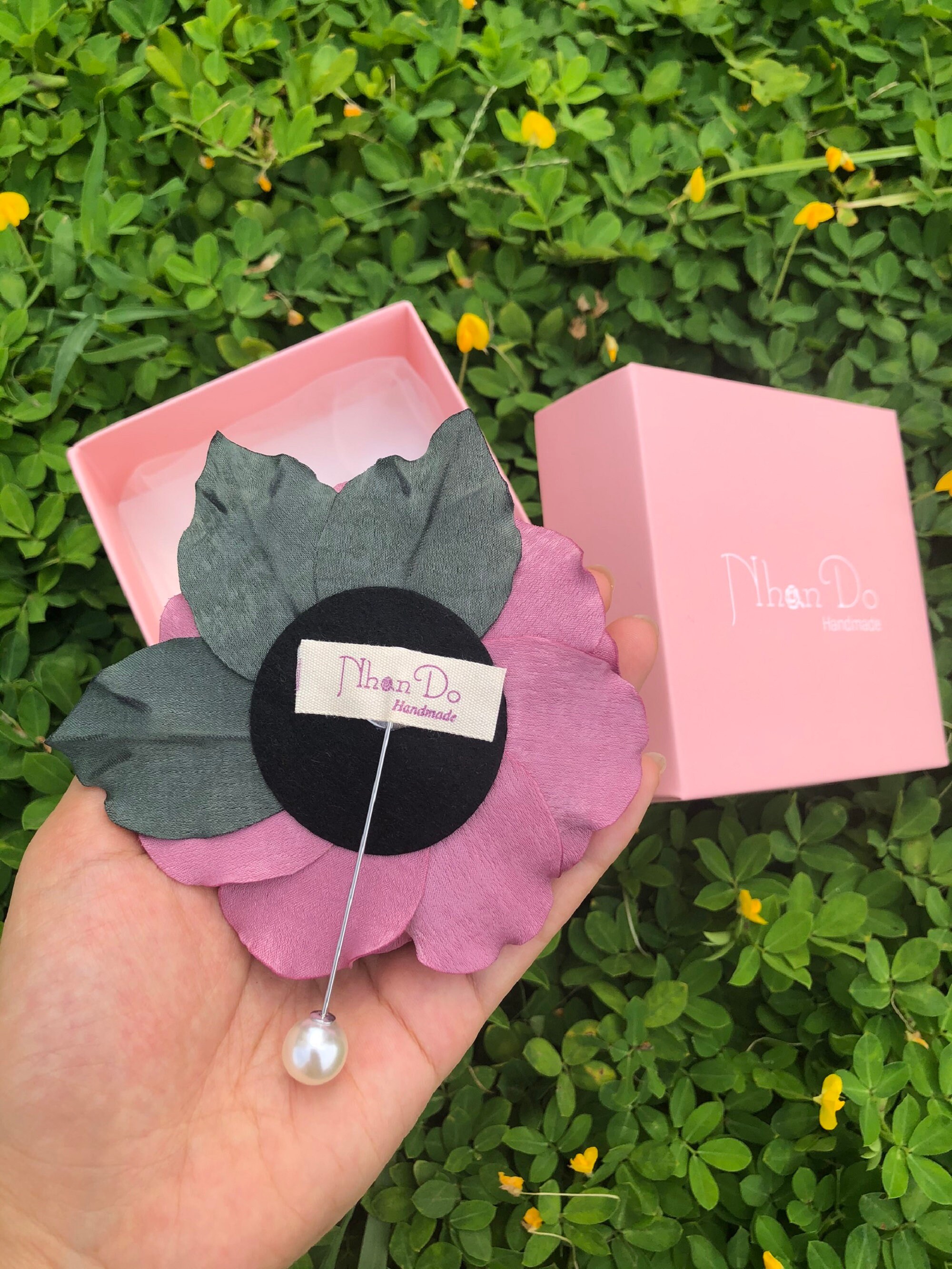 PINK FLOWER PIN Flower Jacket Pin Beaded Wool Brocade Etsy UK