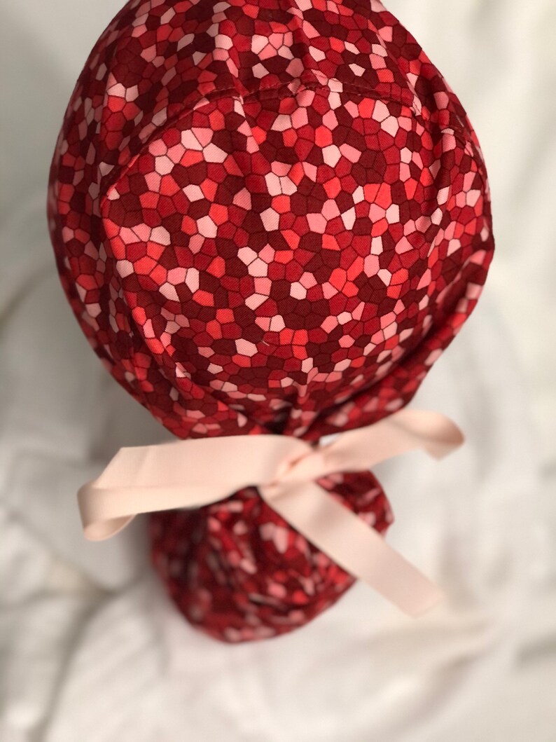 Women/'s Surgical Scrub Cap red and pink geometric Valentine\u2019s Day Ponytail