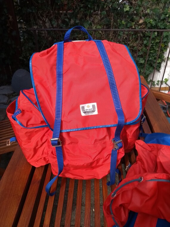 two bagpacks/ backpacks from the 80s -Two backpack