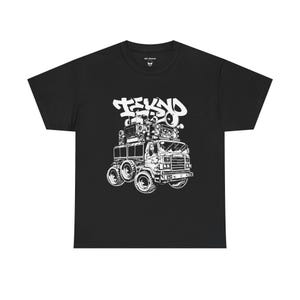 Tekno Truck, Tekno Soundsystem, Urban Graffiti Style T-Shirt - Unisex aus schwerer Baumwolle T-Shirt, Streetwear Fashion, Musik Festival Outfit