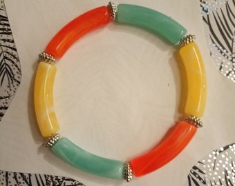 Trendy bracelet, in acrylic tube beads of various colors