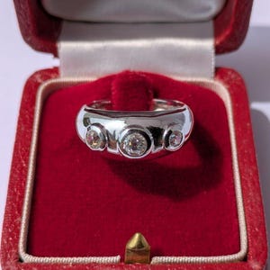Large curved trilogy diamond bangle ring 0.62 cts solid 18 carat white gold 6.65 g French work unisex wedding engagement