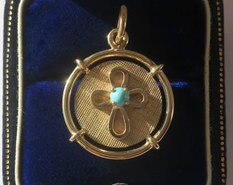 Vintage-Anhänger mit stilisiertem Kreuz und Glücksklee-Anhänger – Natürlicher Türkis – 18 Karat Gelbgold – Neu, ideal als Geburts- oder Taufgeschenk