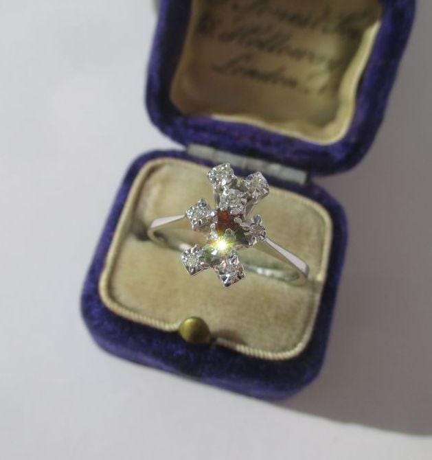 Bague Pompadour En Or Blanc 18 Carats | Grenat & Pierres Blanches | Taille 53