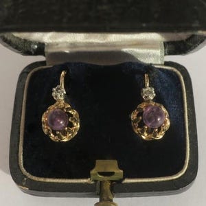 Boucles d’oreilles dormeuses anciennes perle d'améthyste diamant or jaune massif 18 carats travail français bijoux édouardiens uniques