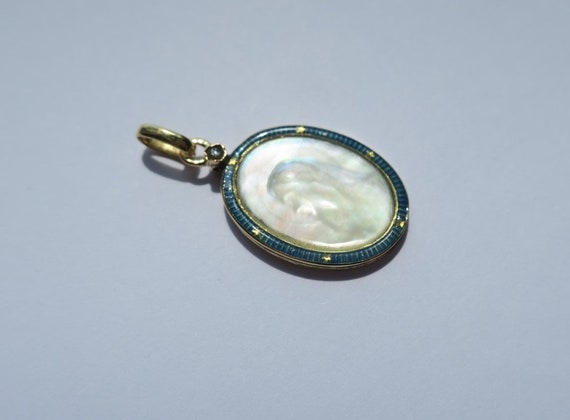 Pendentif Médaille Vierge En Or Blanc 18 Carats Et Nacre Ancienne - Très Bon état