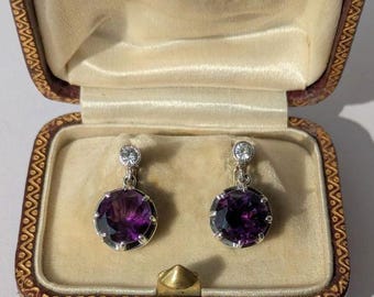 Important pair of antique tremulous sleeper earrings in solid 18 carat yellow gold and silver with 3.6 ct amethysts France