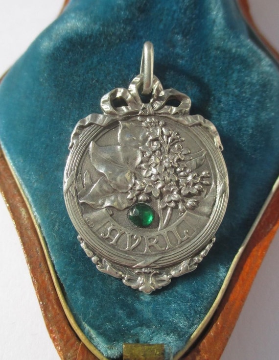 Superbe important pendentif ancien mois AVRIL - Fleurs de lilas / nœud - Argent massif - France Art Nouveau début XXe