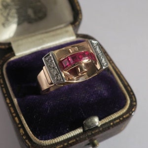 Tank Art Deco ring in solid 18-carat rose gold and platinum, 5g, calibrated Verneuil ruby diamonds, French work from the 1940s