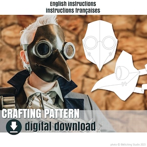 Op de afbeelding: Een digitaal downloadbaar naaipatroon voor een pestdoktermasker. Het patroon bevat instructies in het Engels en Frans. De afbeelding toont een persoon die een zwart pestdoktermasker draagt met een lange snavel en een bril.