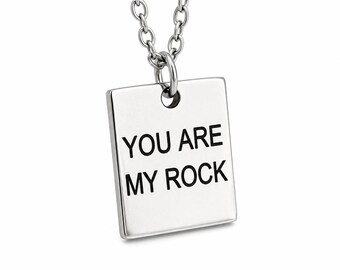 Collar con colgante cuadrado de plata grabado personalizado / Pequeño colgante cuadrado de acero inoxidable pulido (regalo)