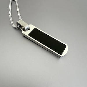 Collier pendentif lingot d&#39;argent avec émail noir | Bijoux en acier inoxydable | Suspension minimaliste moderne