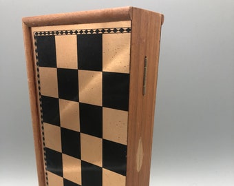 Vintage wood fold up travel chess / backgammon set with plastic pieces.