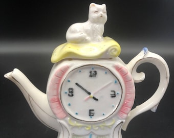 Vintage Novelty Ceramic Teapot Clock with Cat Figurine Lid – Whimsical White and Pink Porcelain Teapot Decor – Shabby Chic Collectible