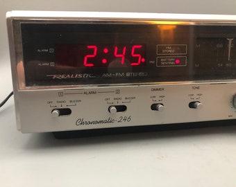 SANYODIGITAL　CLOCK　RADIO　新品未使用品　Vintage Vintage Sanyo 1984 Digital Alarm Clock Radio AM-FM Tuner Red