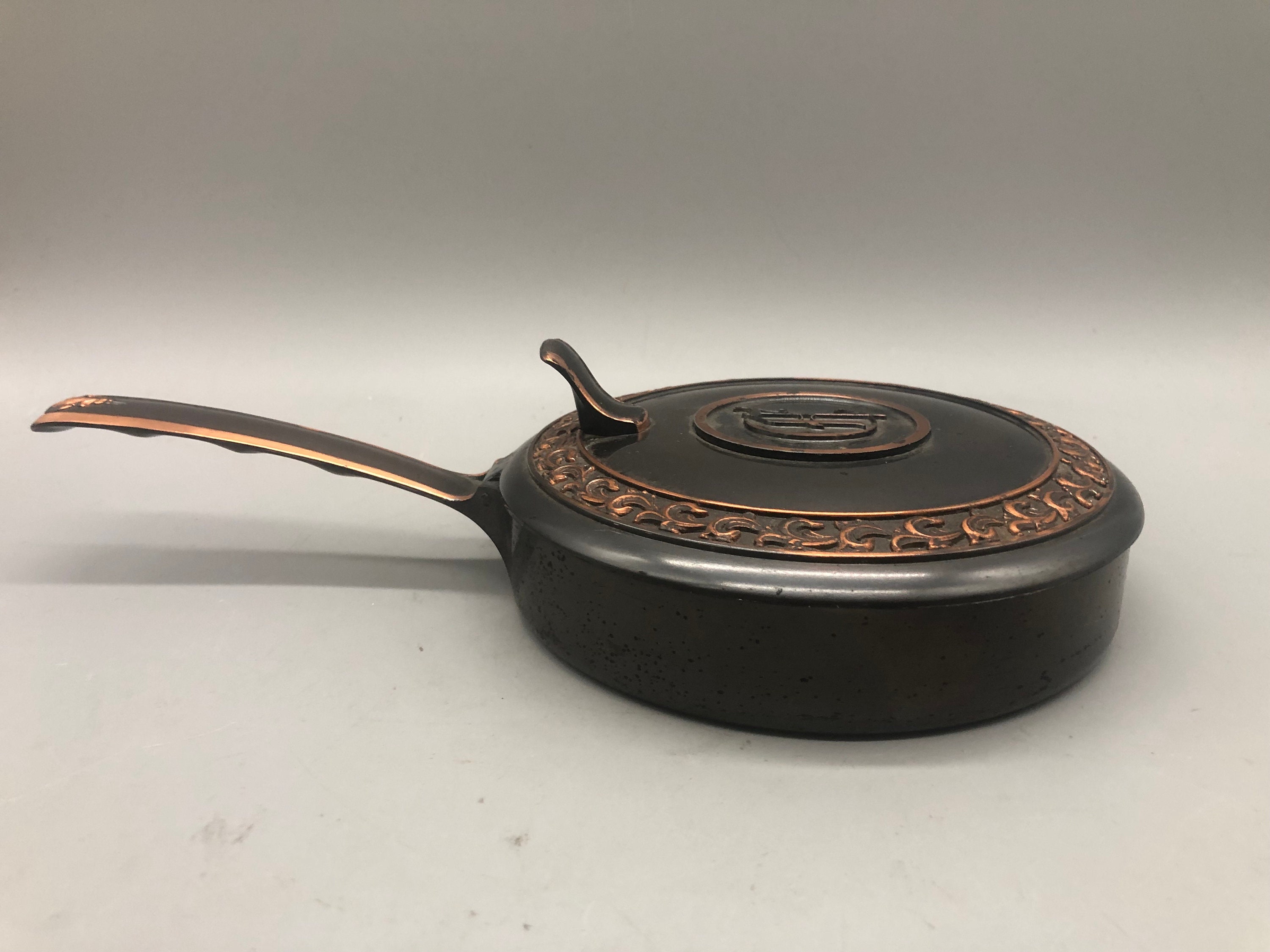 Vintage L.E. Mason Co. Metallic Silent Butler. Boston, Mass