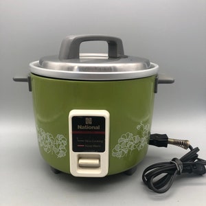 Vintage National rice cooker. Model SR-W10GH.