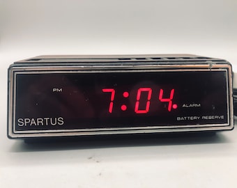 Vintage Spartus Digital Alarm Clock Model 8143-5 - Retro 80s Red LED Display - Faux Wood Grain Bedside Clock - Battery Reserve - works!