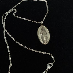 Lovely Vintage Sterling Silver De Jean Our Lady of Mt. Carmel  Medal Pendant Necklace 18"