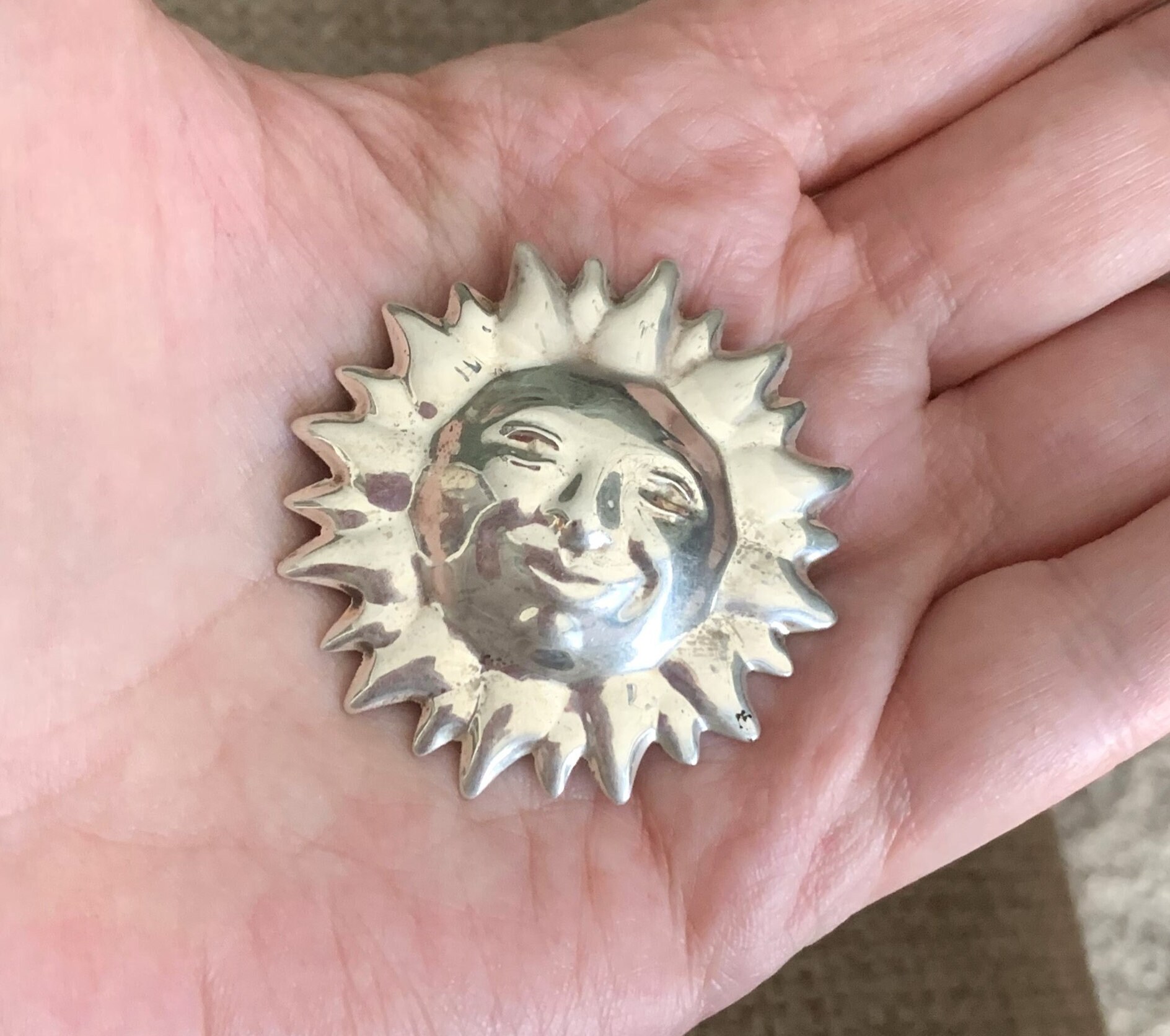 woman face Pin by MarkTheUser