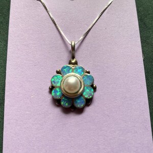 Vintage Cultured Pearl / Opal (Faux) Sterling Silver Flower Pendant Necklace 18"
