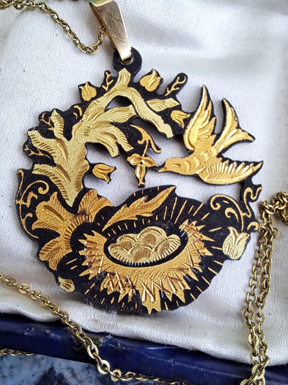 Collier Fleur Collier Fantaisie Vintage En Métal Doré - Neuf Avec étiquettes - Sans Marque Pendentif Art Deco