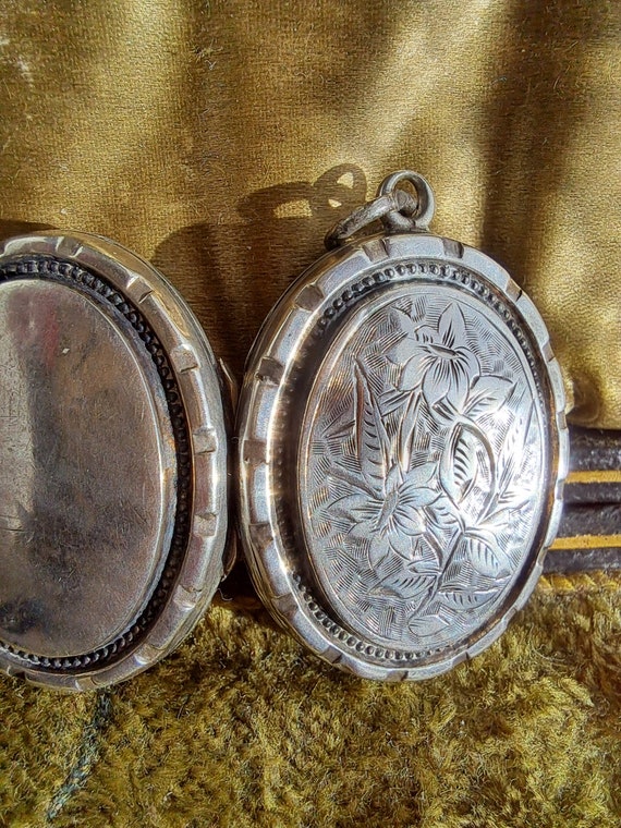 1900s,Victorian Silver Locket,Antique Floral lock… - image 2