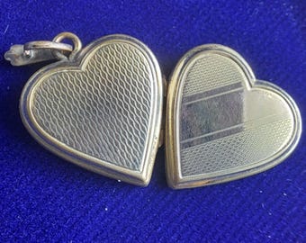 Vintage Walzgold Herz Medaillon: Art Deco Design, 1960er Jahre