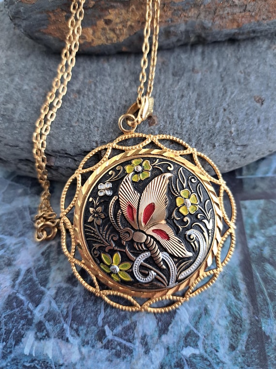Lot - VAN CLEEF & ARPELS Années 1980 Pendentif papillon en or jaune Lot - VAN CLEEF & ARPELS Années 1980 Pendentif papillon en or jaune