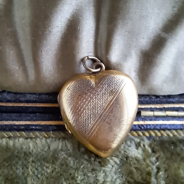 Vintage Rolled Gold Heart Locket,Vintage Gold Locket,Heart Locket,Gift for her,Vintage Photo Locket,Vintage Heart Locket,Gift for Mom,Heart