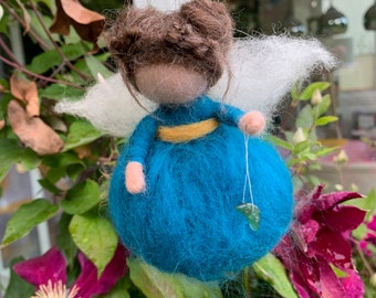 Felt fairy, little guardian angel, needle felted with healing stone, elf in turquoise made of fairy wool to give as a gift, fairy made of felt wool for birth or baptism