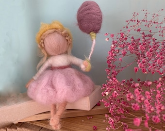Birthday child made of felt with crown and balloon made of wool, birthday girl hand-felted