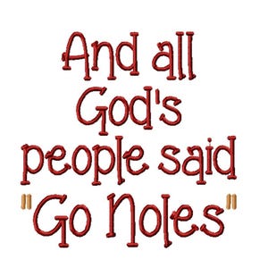Puede incluir: Texto bordado en rojo sobre fondo blanco: "And all God's people said 'Go Noles'". La fuente es redondeada y juguetona, con comillas alrededor de la frase.