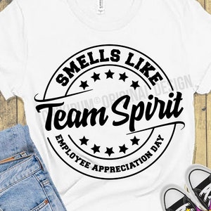 Huele a espíritu de equipo SVG, camiseta del Día del Empleado, divertido trabajo en equipo SVG, descarga