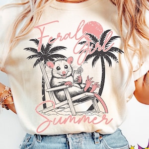 Fille sauvage d'été Png, Opossum Png, Conception de chemise d'été png, Chemise de plage Png, Png graphique d'été, Conception de sublimation de chemise, Opossum drôle png