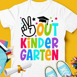 Peace Out Kindergarten SVG, SVG per laureati della scuola materna, laureati della scuola materna 2025, maglietta per laureati della scuola materna