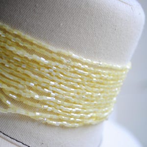 Ljusgult boho pärlhalsband, armband med lager av fröpärlor