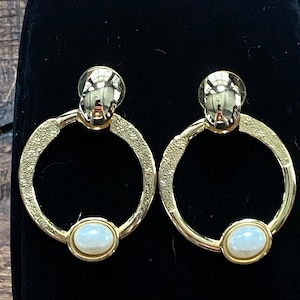 Vintage Gold Tone Faux Pearl Hoop Earrings: Costume Jewelry