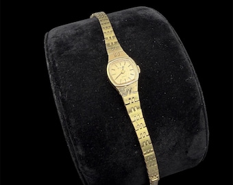 Vintage 1976 Bulova Quartz Digital Gold Tone Watch 35mm  display picture 1