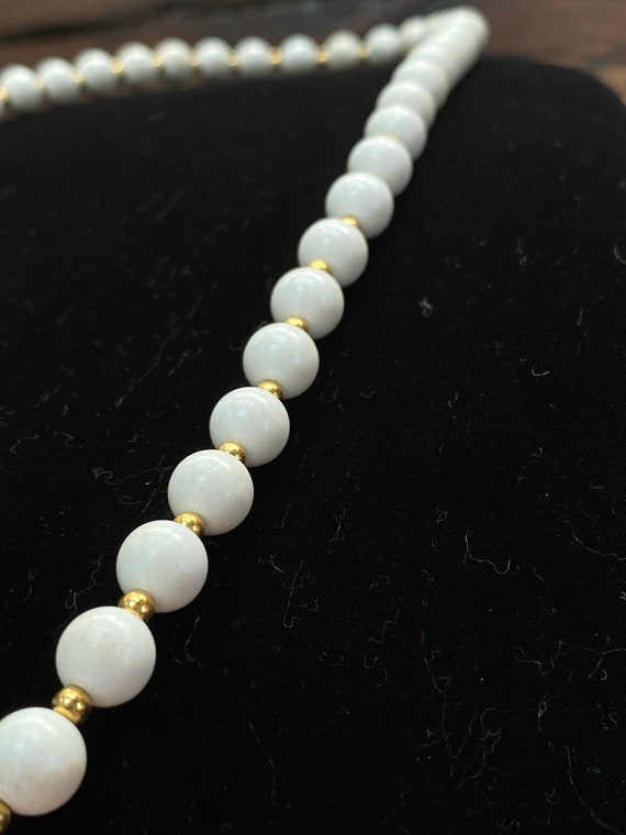 Vintage White & Gold Long Single Strand Lucite Be… - image 8