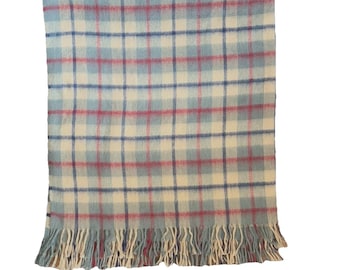 Coperta vintage in lana con stampa a quadri beige, blu e rosso, trapuntata con frange, 52x58