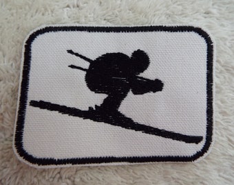 Patch thermocollant brodé skieur sur neige