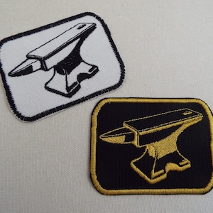 Parche termoadhesivo bordado con yunque